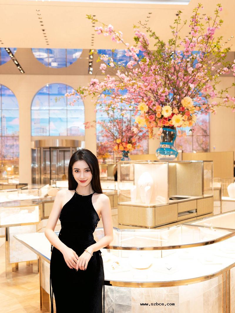 【AI作图】女星Angelababy 脱衣对比